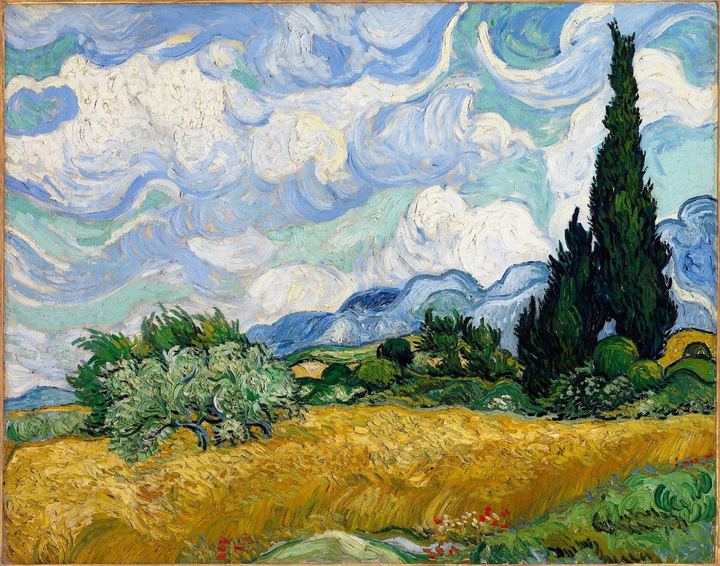 Pintura de Van Gogh: campo de trigo dourado, um cipreste escuro e céu azul com nuvens em espiral